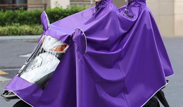 Áo Mưa Đôi Món Đồ Không Thể Thiếu Trong Cốp Xe Của Bạn